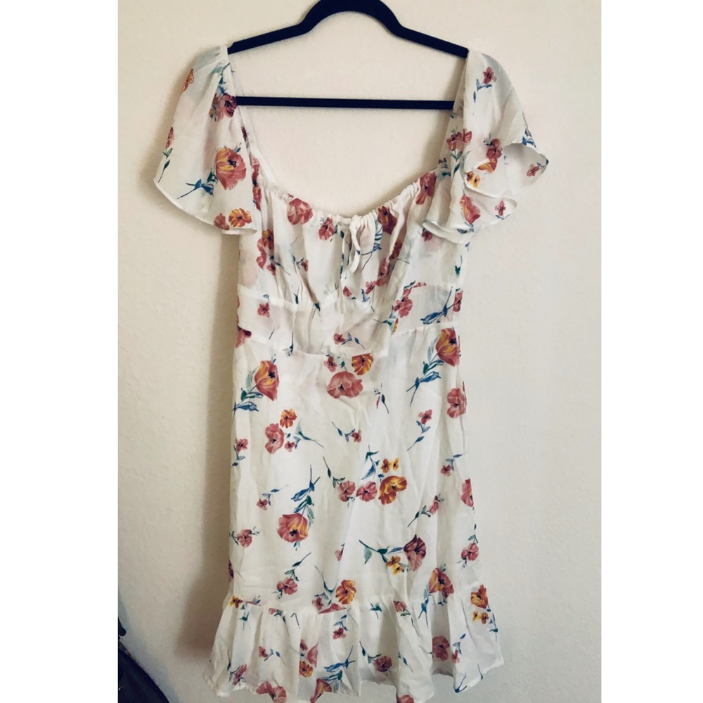 Mini floral dress with low back!